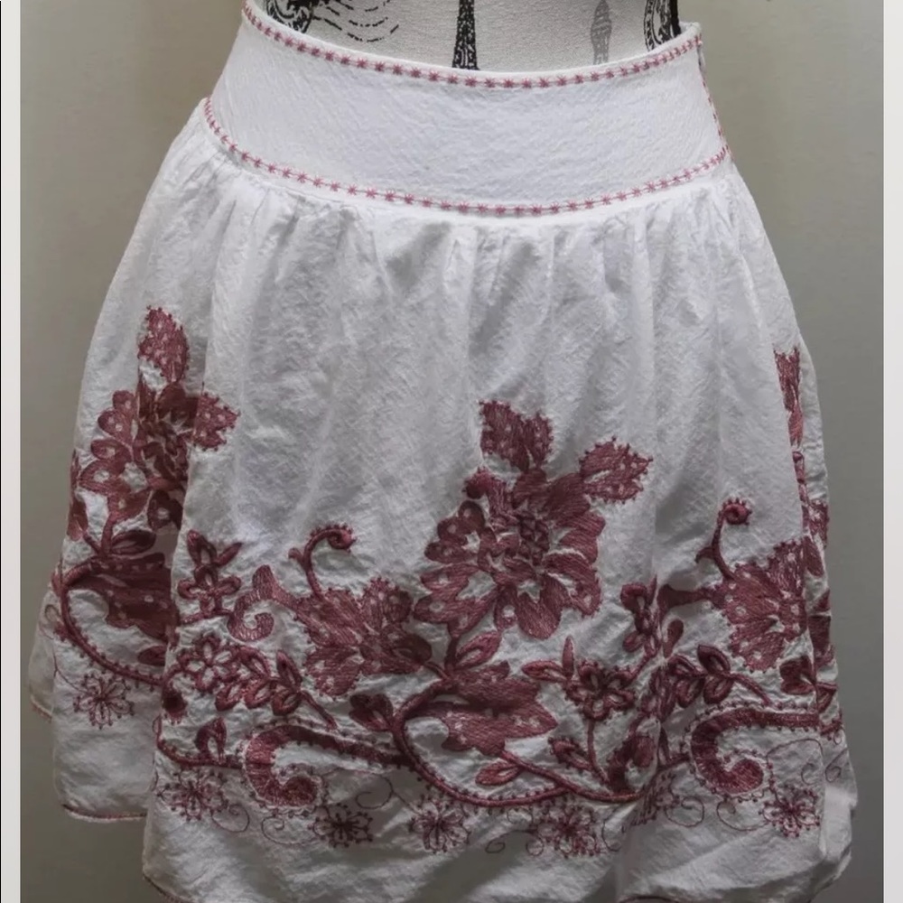 Studio M White Embroidered Floral Mini Skirt 100% Cotton Small 26 Inches Boho